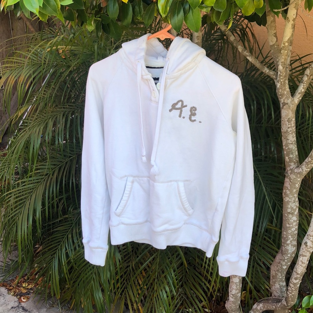 American Eagle White Sweatshirt